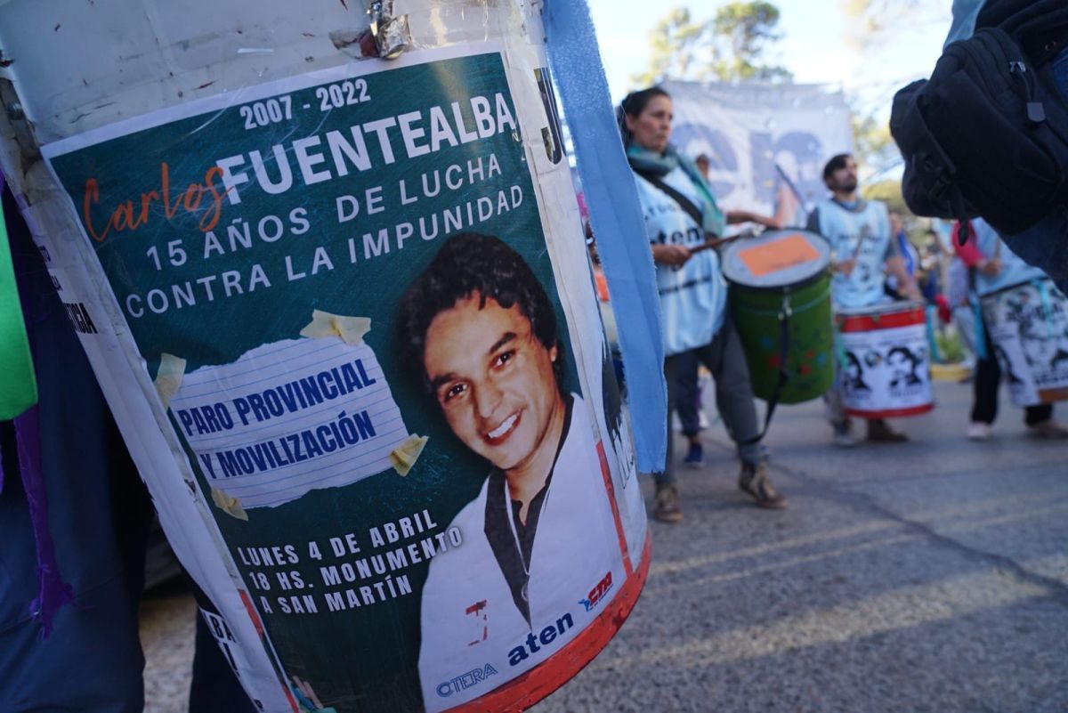 10 Mil Personas Marcharon Por El Asesinato De Carlos Fuentealba