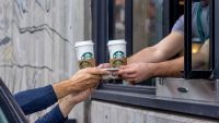 Starbucks ya opera 132 tiendas en Argentina y va por más (cómo trabajan el concepto de “tercer lugar” y el día que sirvieron a “Messi”)