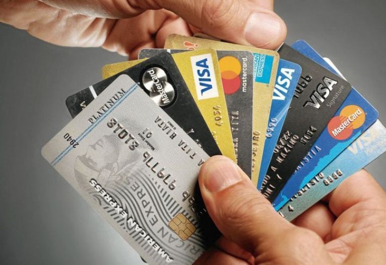 Tarjetas de crédito: el Gobierno modificó por decreto parte del régimen  thumbnail