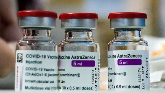 La Comisión Europea detiene la comercialización de la vacuna de AstraZeneca contra el covid  thumbnail