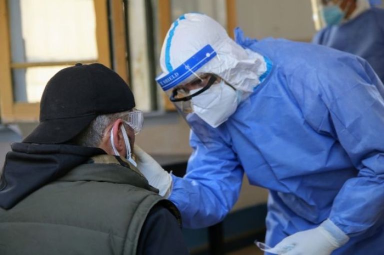 La OMS sostiene que la pandemia de coronavirus causó la pérdida de unos 337 millones de años de vida